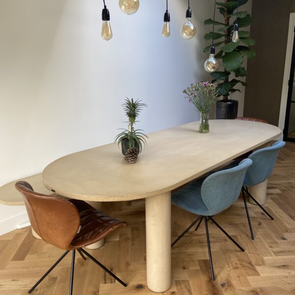 Tube beton tafel